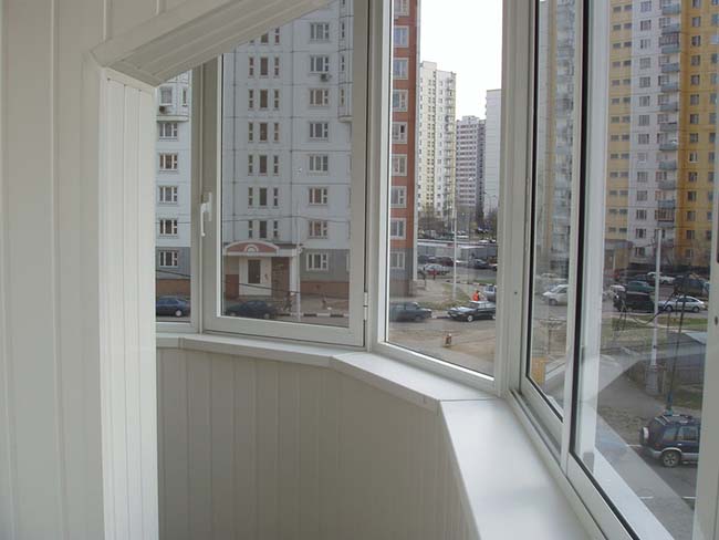 Закругленное радиусное остекление полукруглого балкона и лоджии Яхрома