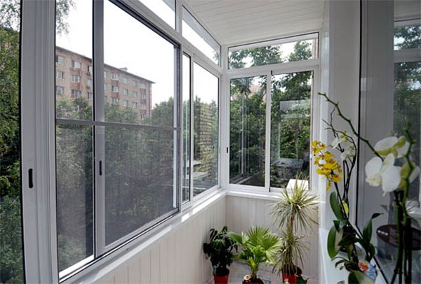 Недорогое остекление балконов и лоджий алюминиевым профилем от производителя окон Яхрома