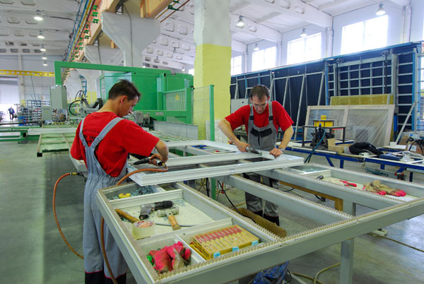 Фирма по остеклению балконов в Яхрома и Московской области Яхрома