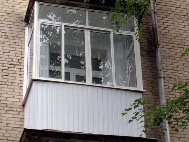 Сколько стоит застеклить балкон в хрущевке - низкие цены Яхрома