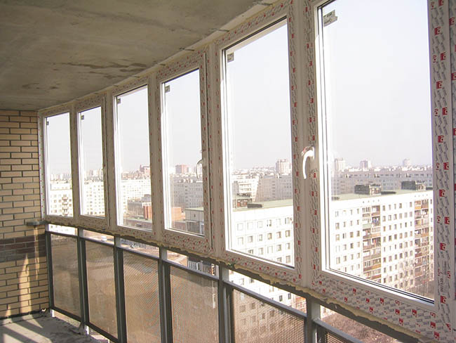 Недорогое остекление общего балкона Яхрома