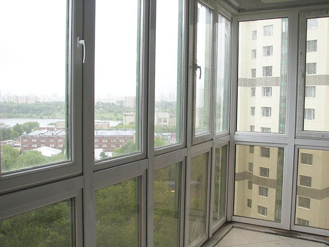 Остекление балкона в пол Яхрома