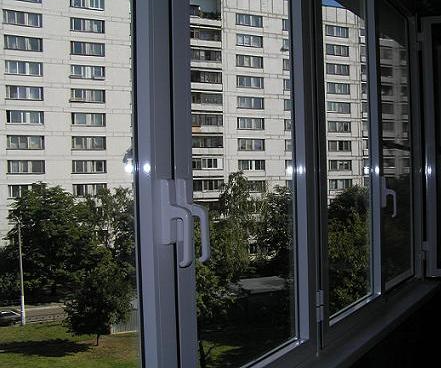 установка пластиковых окон на балконе Яхрома